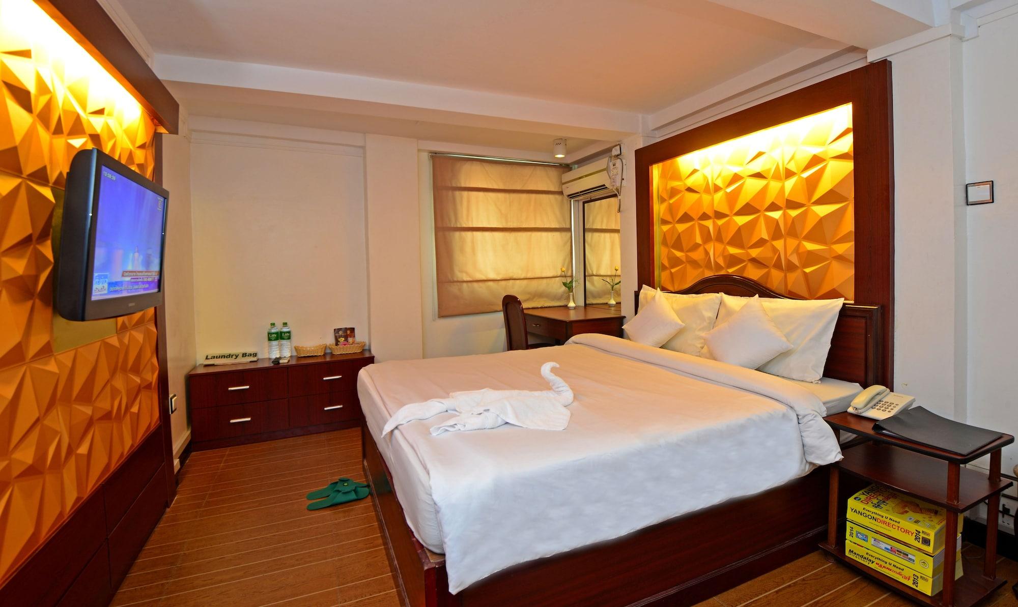 Clover Hotel Yangon Exterior photo