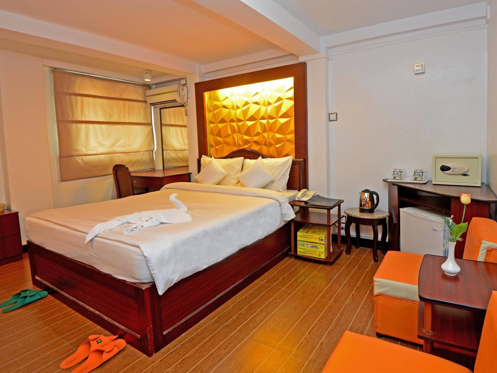 Clover Hotel Yangon Exterior photo