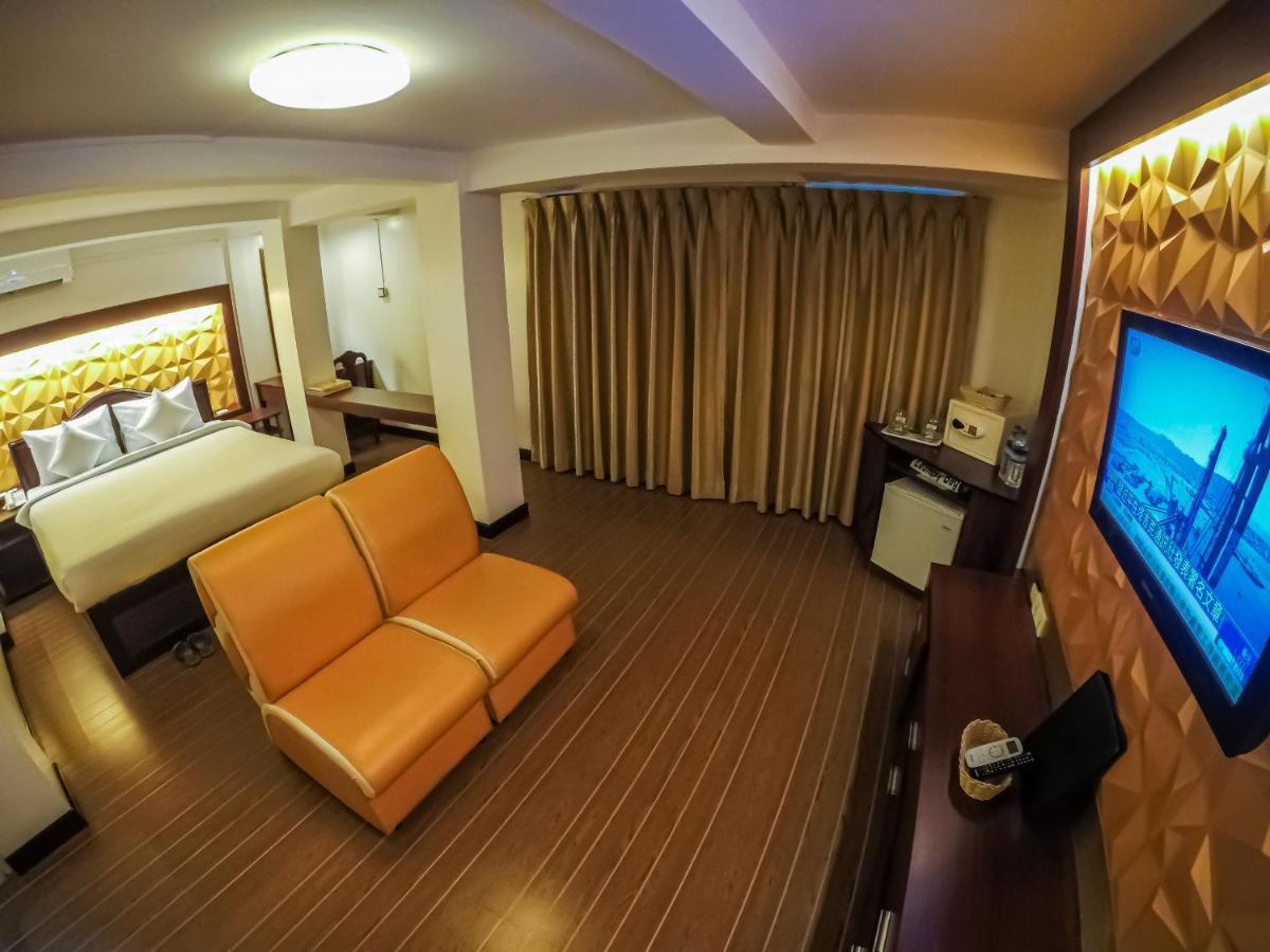 Clover Hotel Yangon Exterior photo