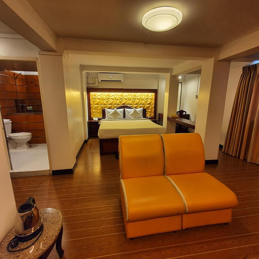 Clover Hotel Yangon Exterior photo